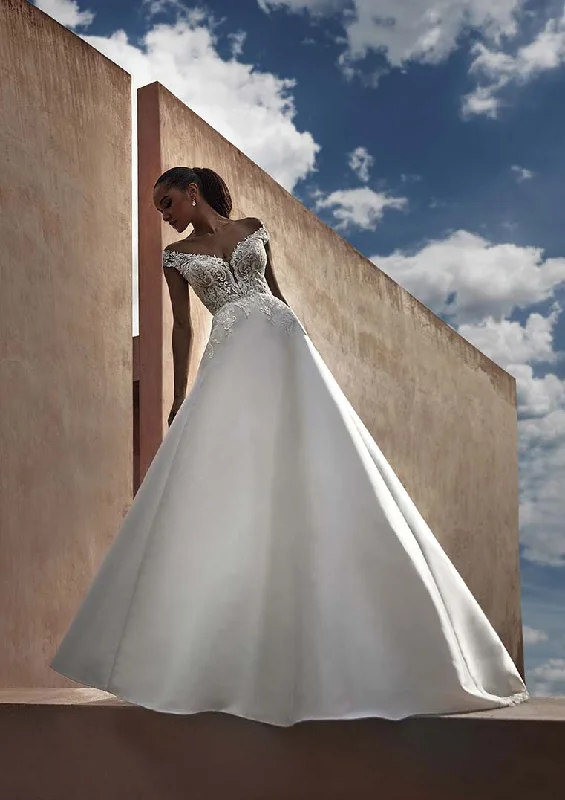 Pronovias: Rosewood